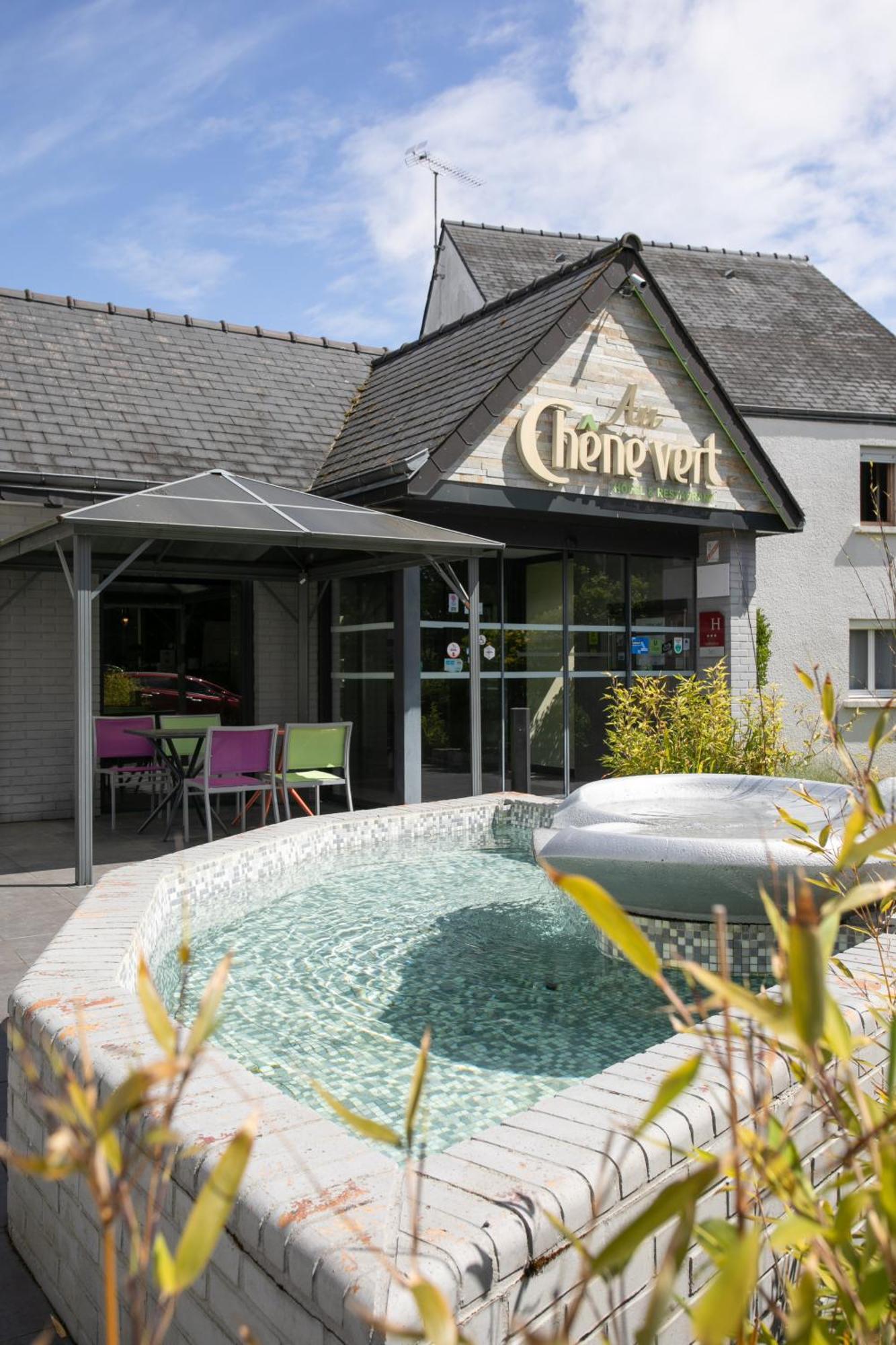 Logis, Hotel Au Chene Vert Plérin Zewnętrze zdjęcie