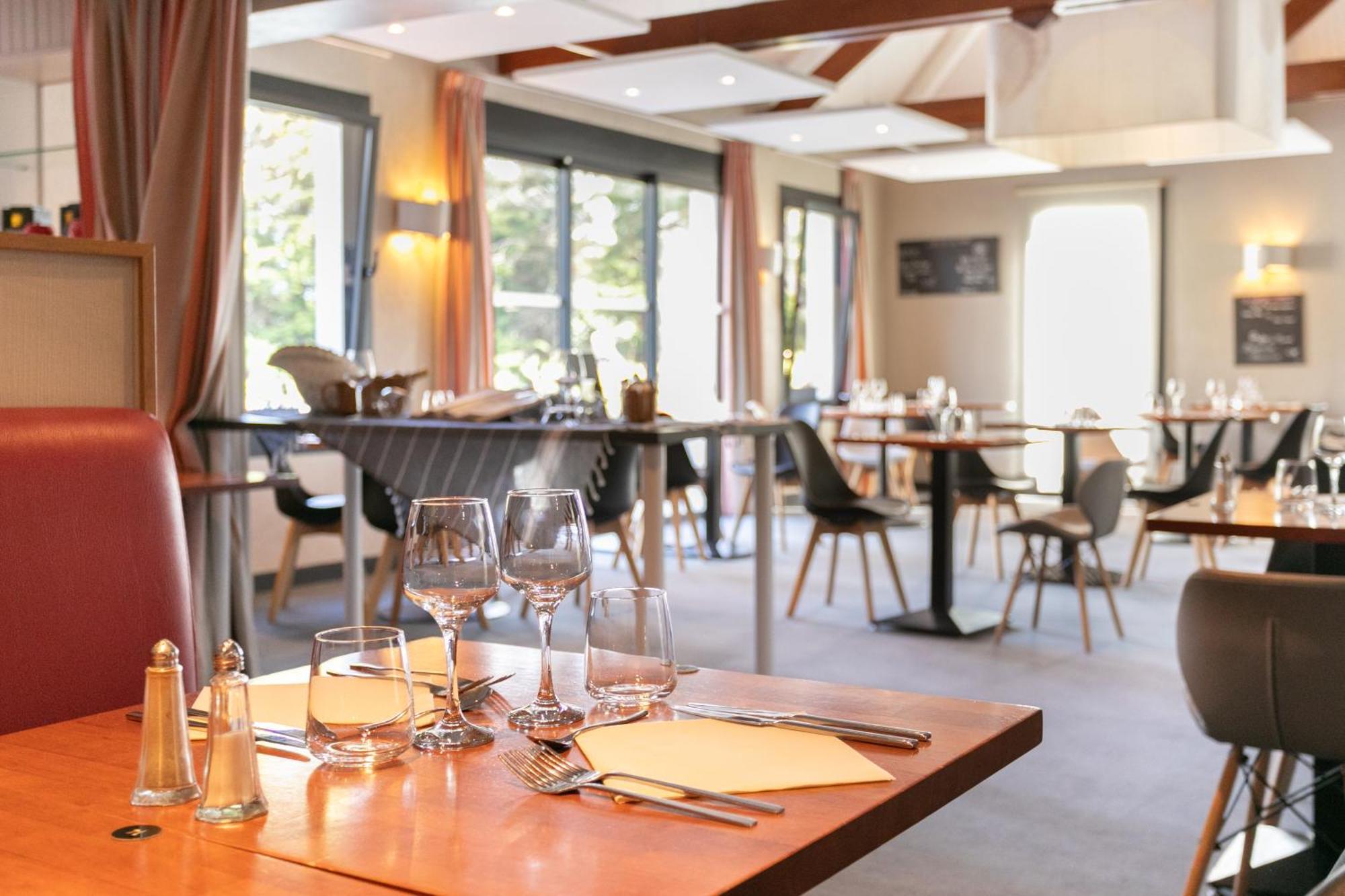 Logis, Hotel Au Chene Vert Plérin Zewnętrze zdjęcie