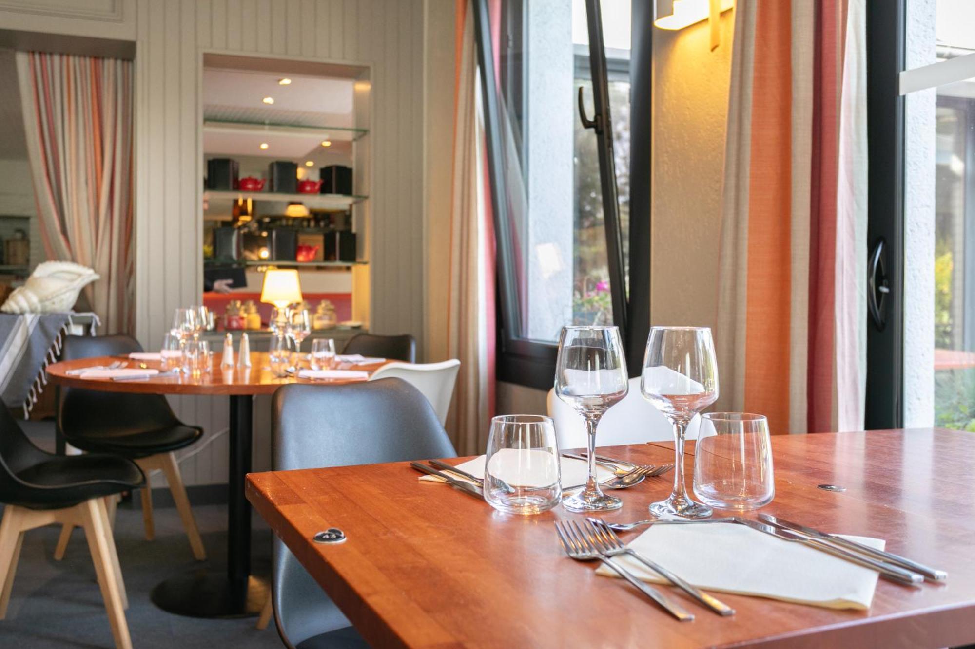 Logis, Hotel Au Chene Vert Plérin Zewnętrze zdjęcie